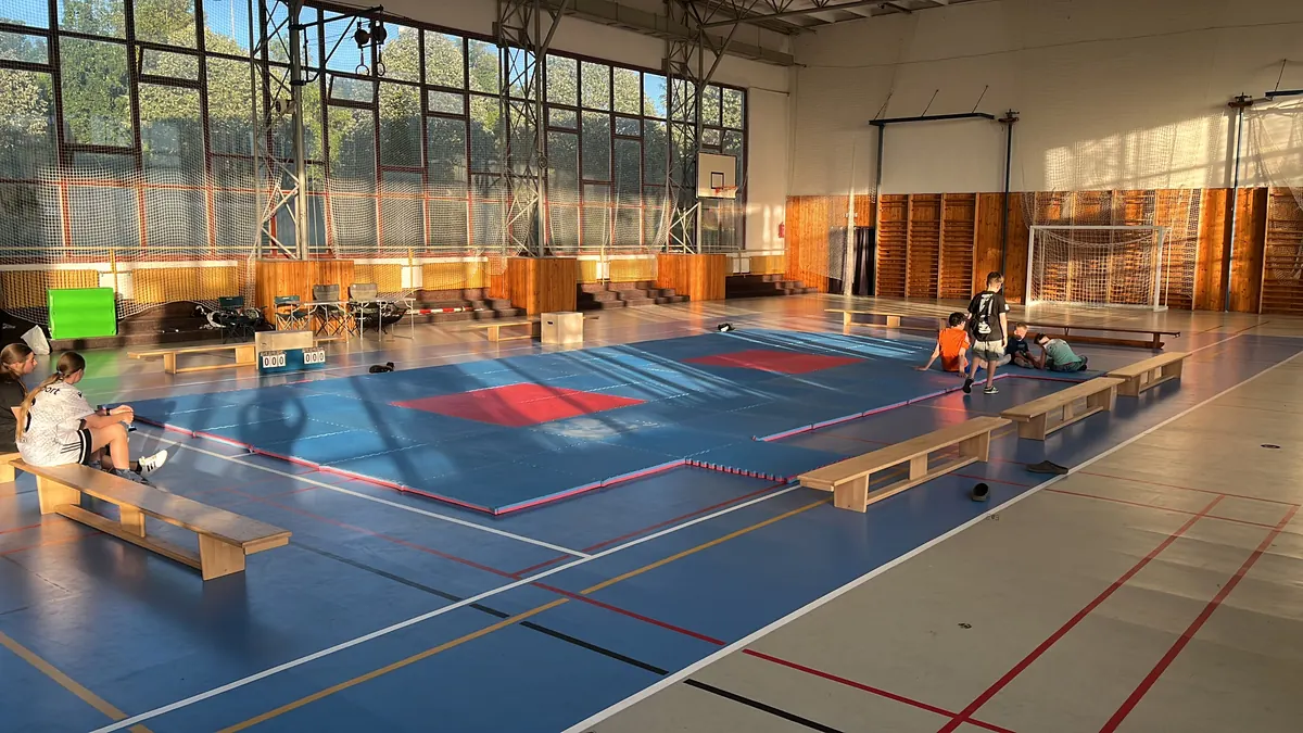 Tatami připravené na klubové závody